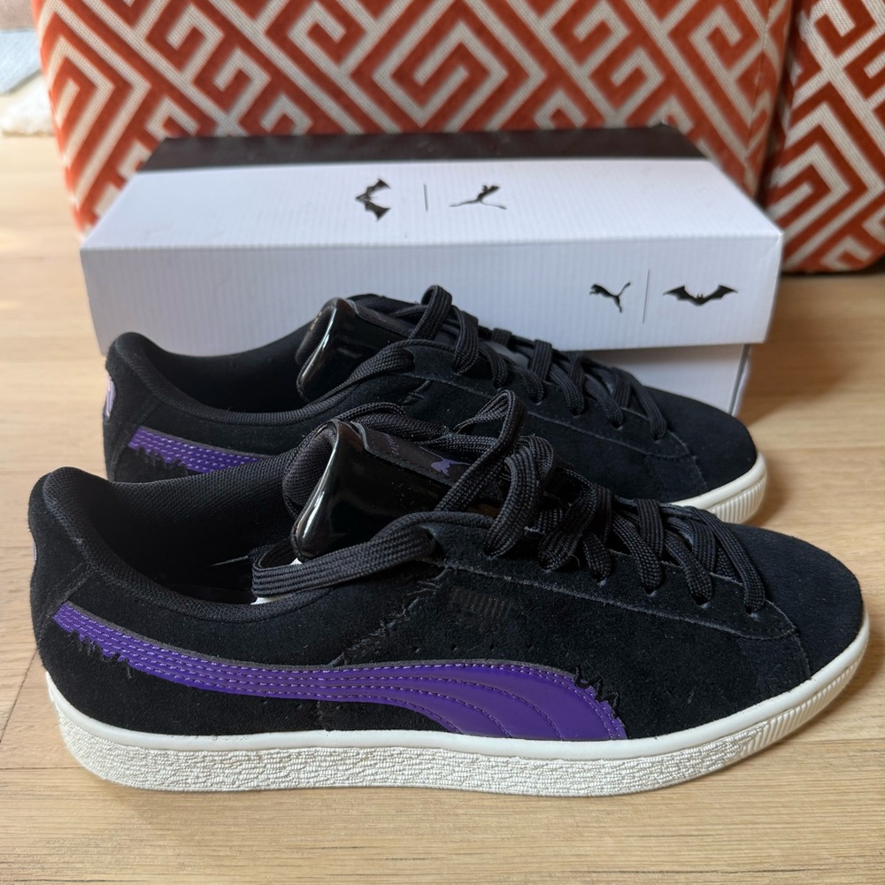 Puma Batman x Womens Suede Classic Catwoman Sneakers in Black & Purple Size 9 - Picture 4 of 8